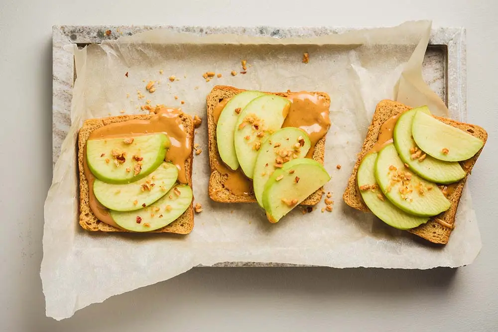 apple and peanut butter sandwiches—great ideas for easy weight loss breakfast